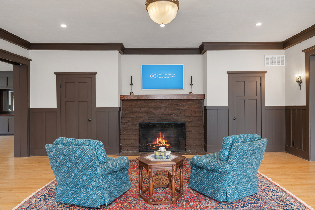 Fireplace lounge